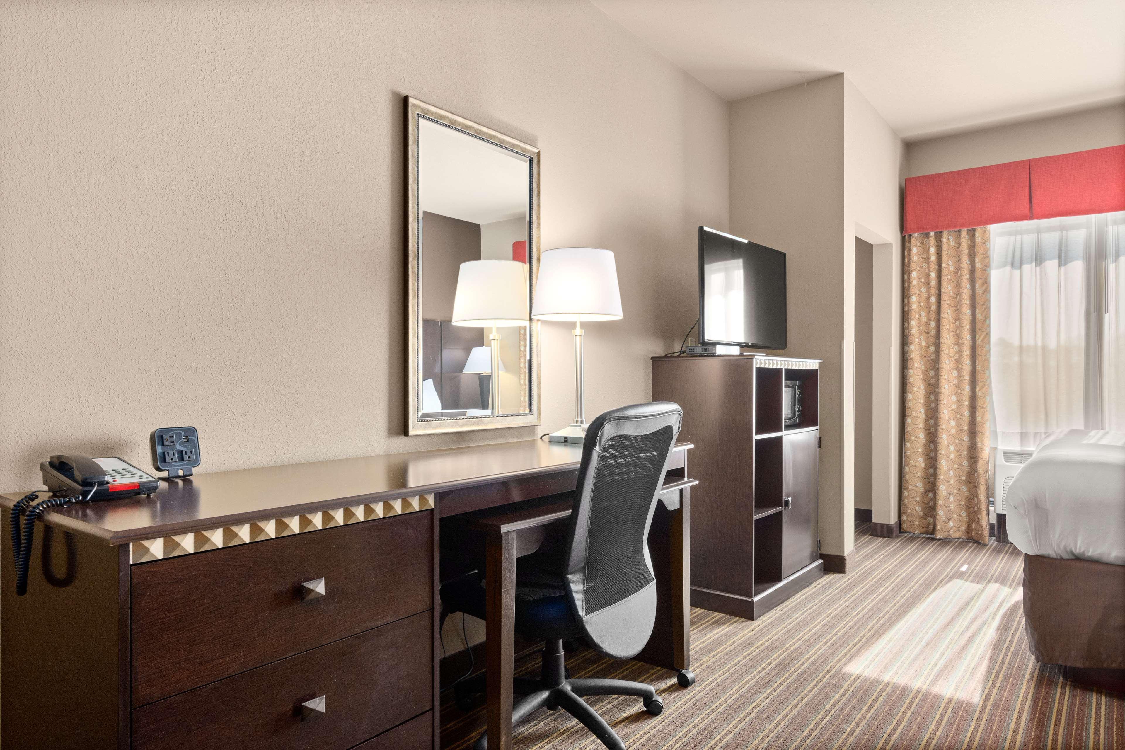 Surestay Plus Hotel By Best Western Portland Route 52 West Exterior photo