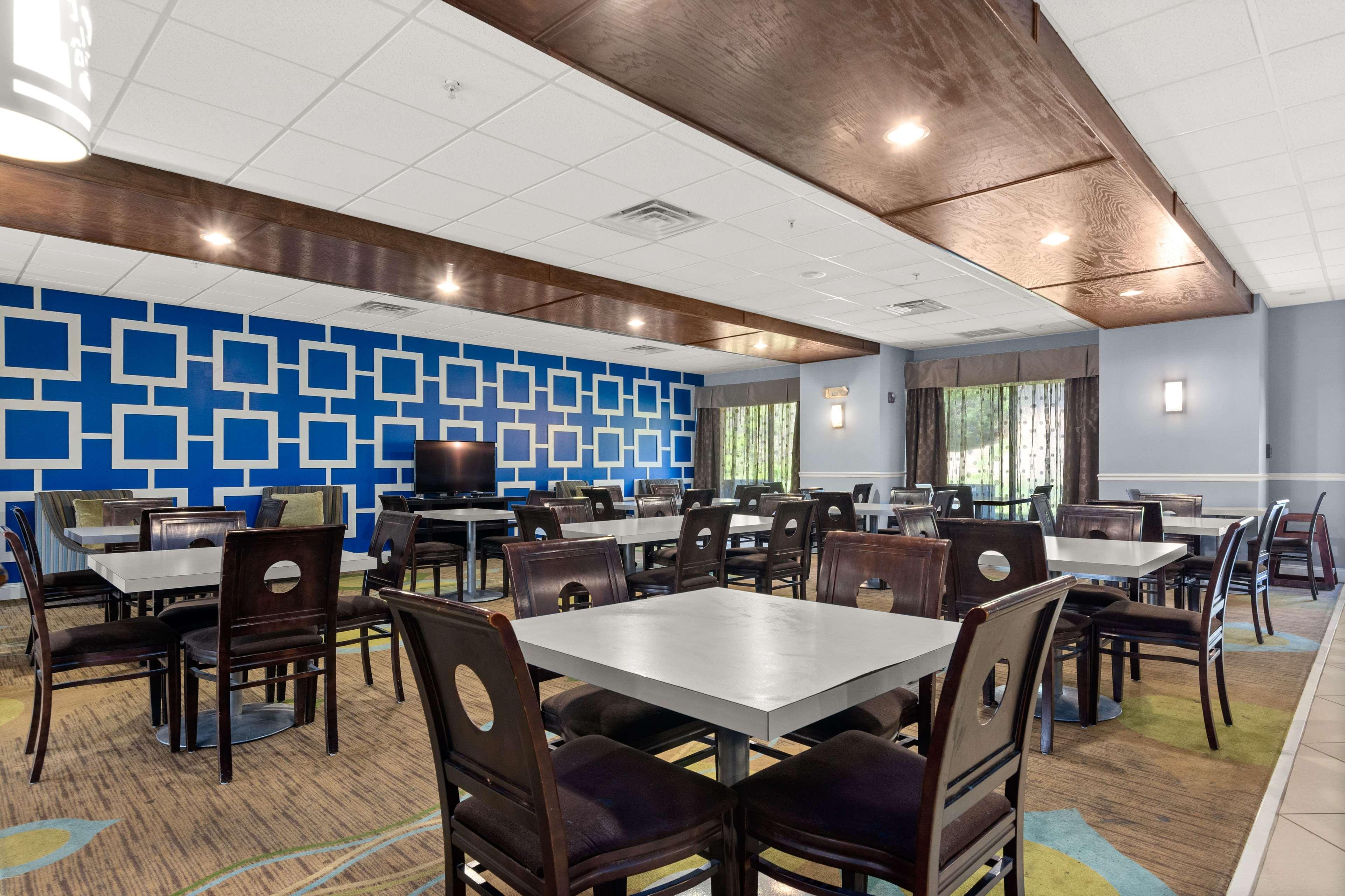 Surestay Plus Hotel By Best Western Portland Route 52 West Exterior photo
