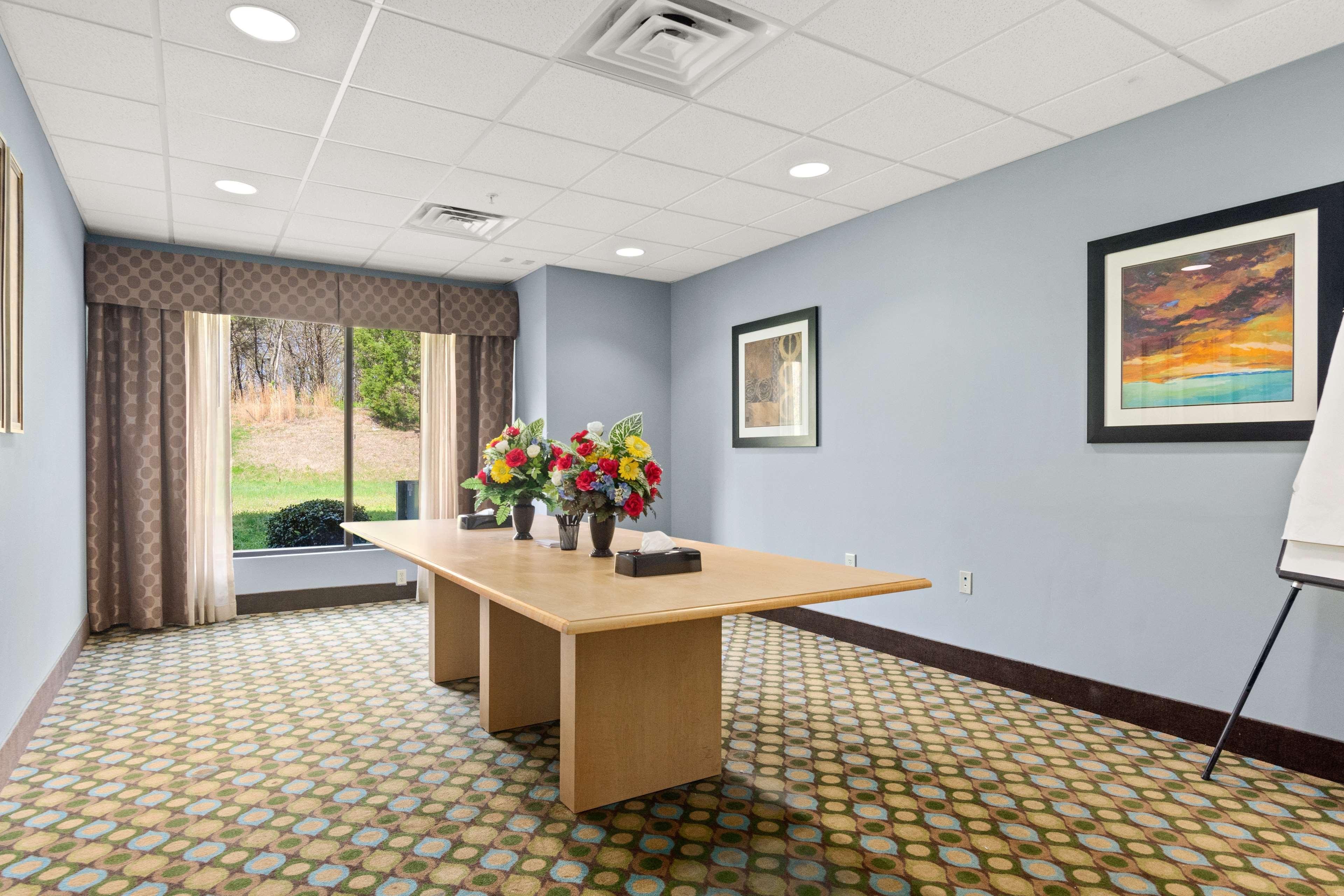 Surestay Plus Hotel By Best Western Portland Route 52 West Exterior photo